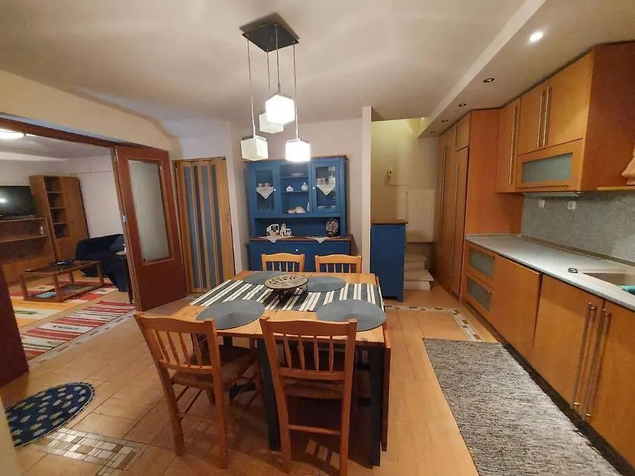 Cute Apartment With A Lovely Garden 尼亚米卡尼奥纳